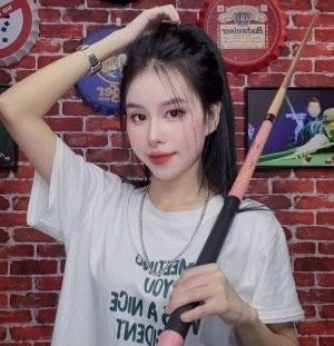 canh-quay-tinh-duc-cua-em-vy-mot-nhan-vien-quan-bar-di-khach