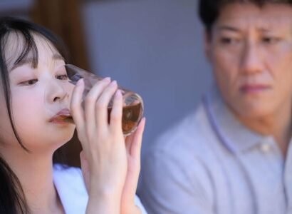 chu-su-dung-thuoc-kich-duc-de-chich-chau-gai-de-tan-huong-su-tu-hao