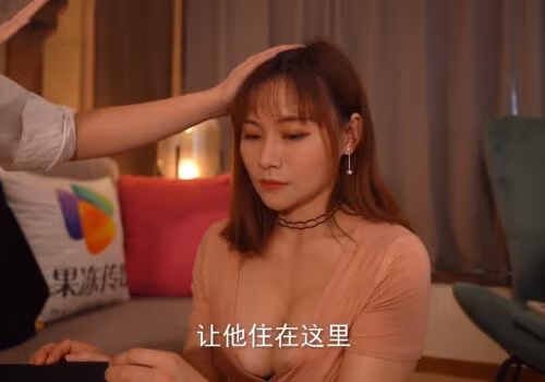 chuyen-tinh-cung-em-gai-goi-vu-to-bi-ep