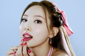 clip-cua-nayeon-twice-dang-chich-nhau-voi-dai-gia-da-duoc-cong-bo