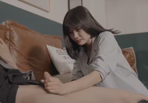 co-vo-moi-cuoi-nhut-nhat-va-nguoi-chong-thich-bao-dam