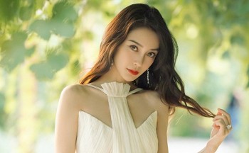 dua-tre-angela-choi-vai-may-anh-trai-nhat-kiet-suc