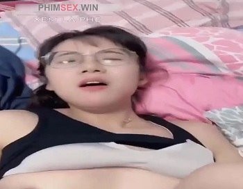 em-gai-xinh-kinh-can-dit-ban-trai-suong-tot-dinh