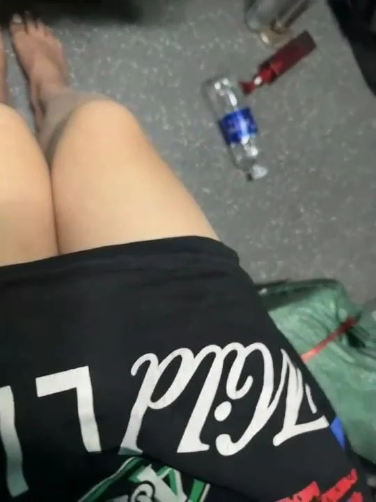 may-squirt-2122024-thay-do-tren-xe-khach