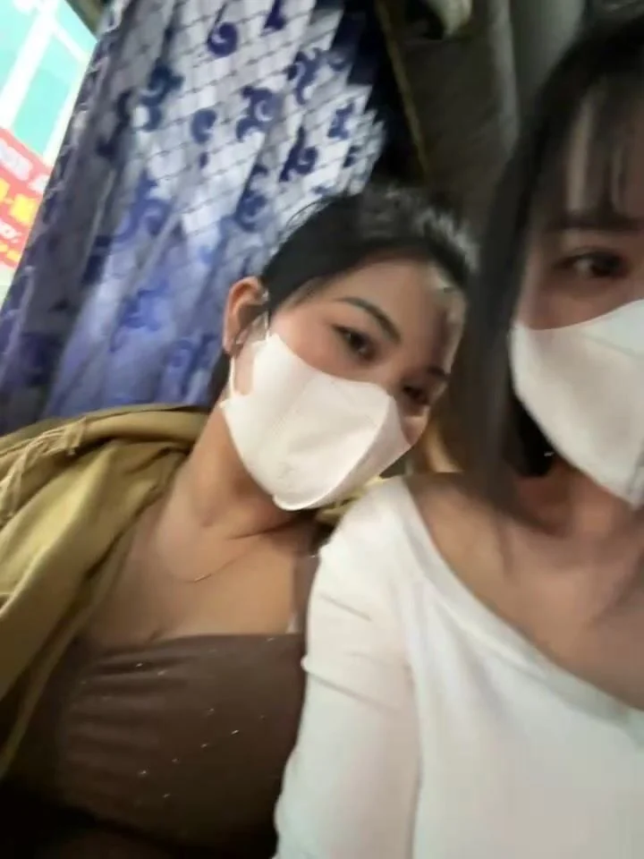 may-squirt-23122024-thay-do-tren-xe-khach
