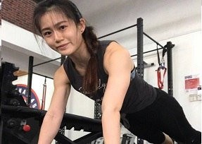 tap-gym-cho-cu-anh-khoe