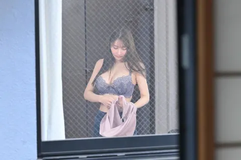 Cám dỗ khó cưỡng từ cô nàng vú to nhà đối diện cực dâm