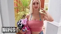 Clip tình dục của Skylar Vox với em gái trong quần ren