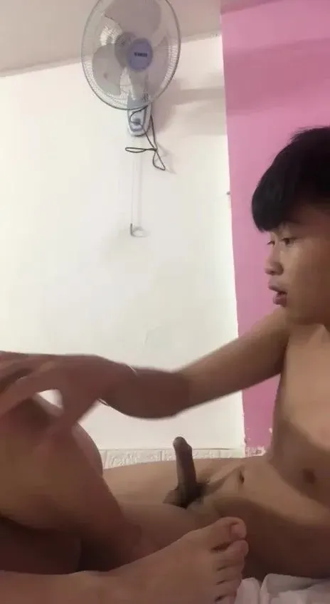 2 đứa bạn thân học cùng tao bú cặc cho mày thì mày móc lồn cho tao tiệt đối ko cho đụ